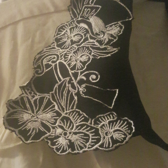 Alice in wonderland embroidered top - Picture 7 of 16